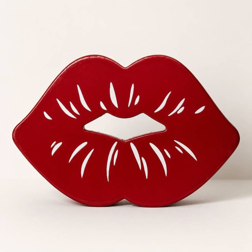 🔺️NWOT Wine Red Double Sided Wooden Lips Tabletop Decor